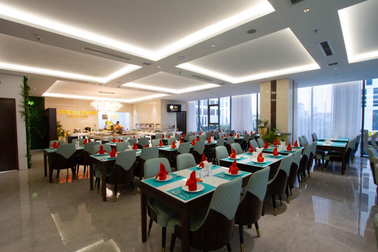 Cordial Grand Hotel Da Nang Beach - Infinity Rooftop Pool Buitenkant foto