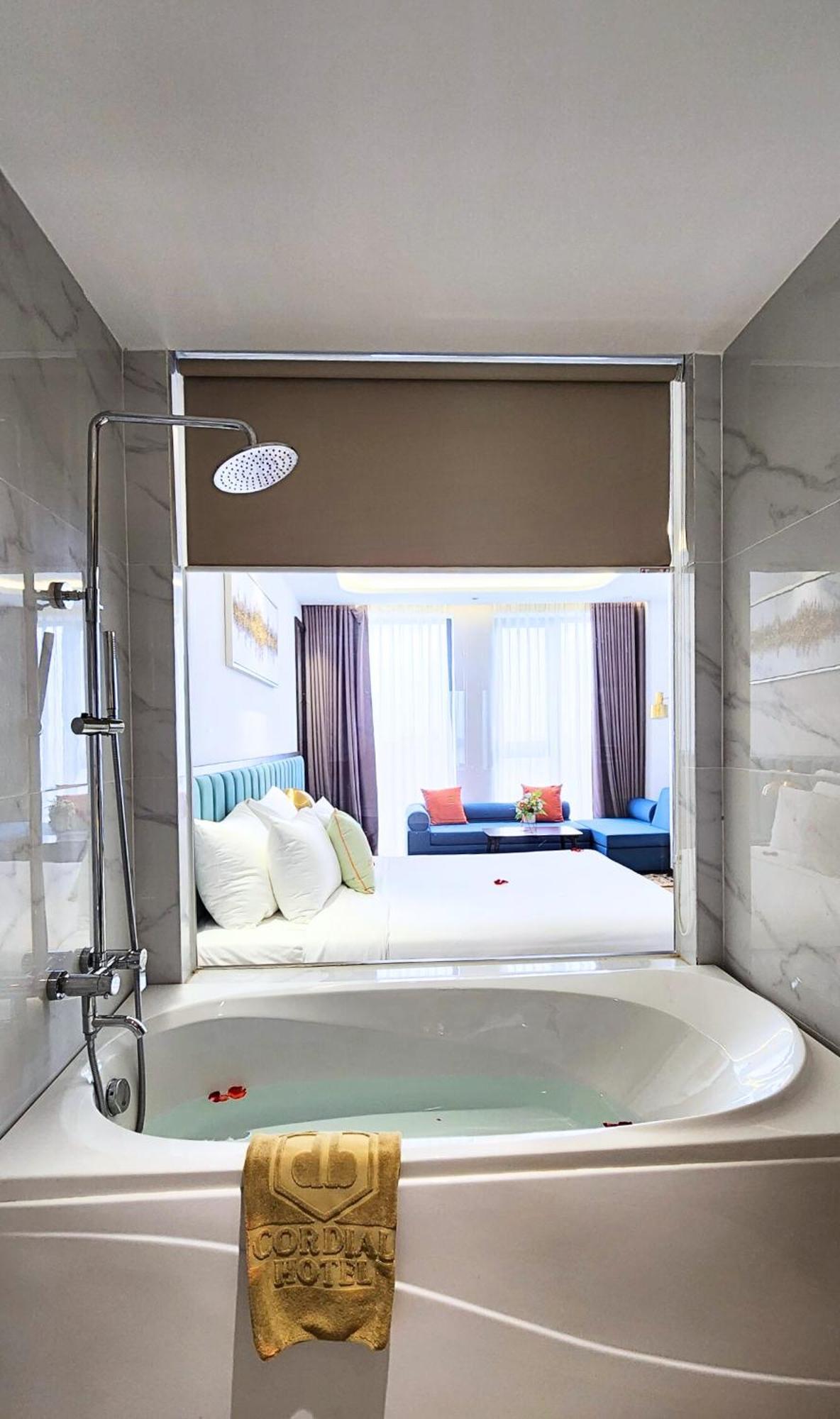 Cordial Grand Hotel Da Nang Beach - Infinity Rooftop Pool Buitenkant foto
